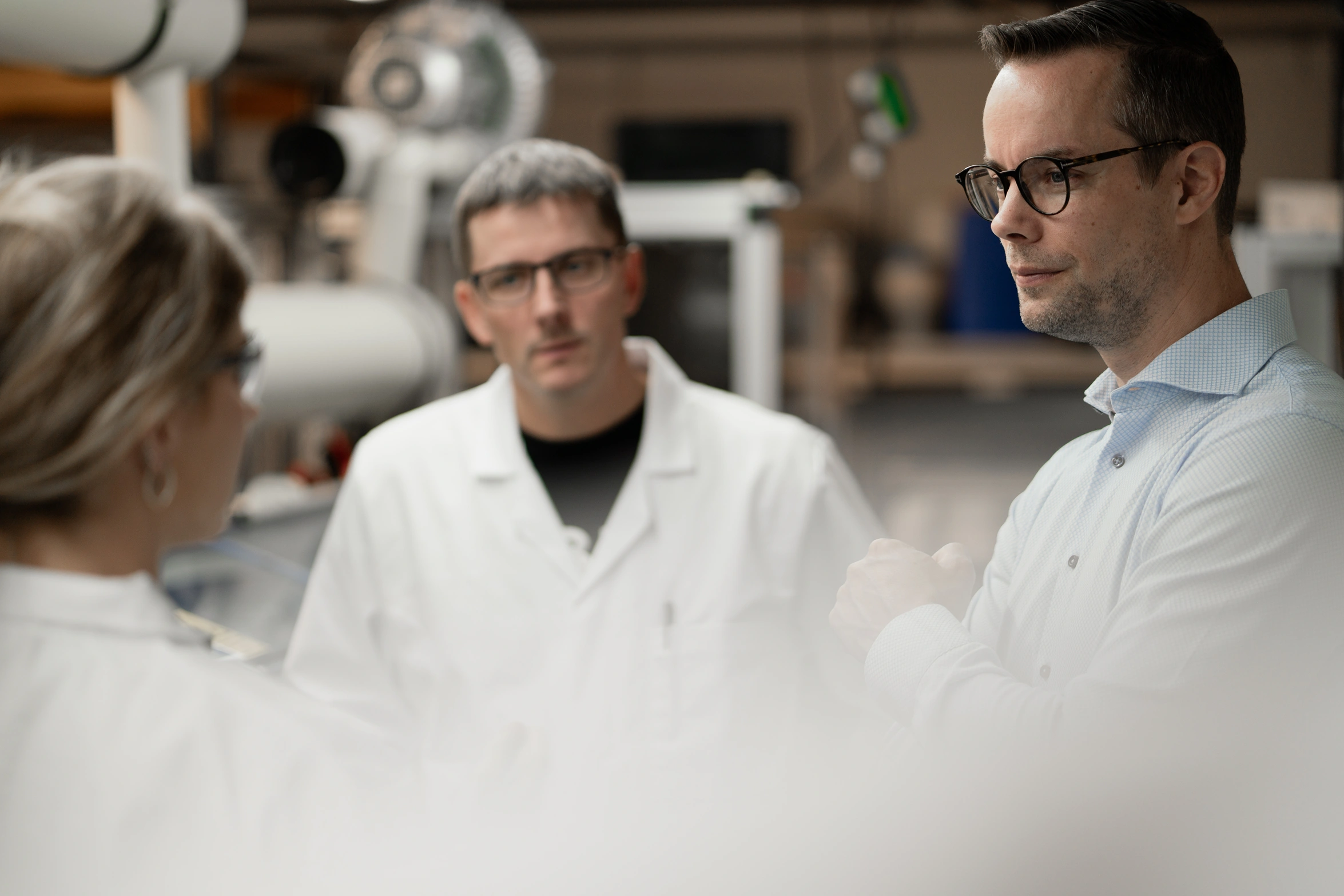 Anders Wulff with Signe Larsen and Bo Skov Hedegaard working together in the Subra laboratory.