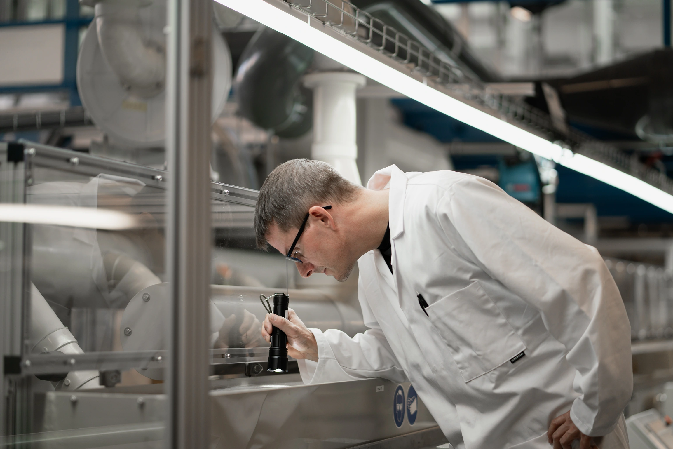 Picture of Bo Skov Hedegaard, Production Technician and Process Operator at Subra, working with machinery.