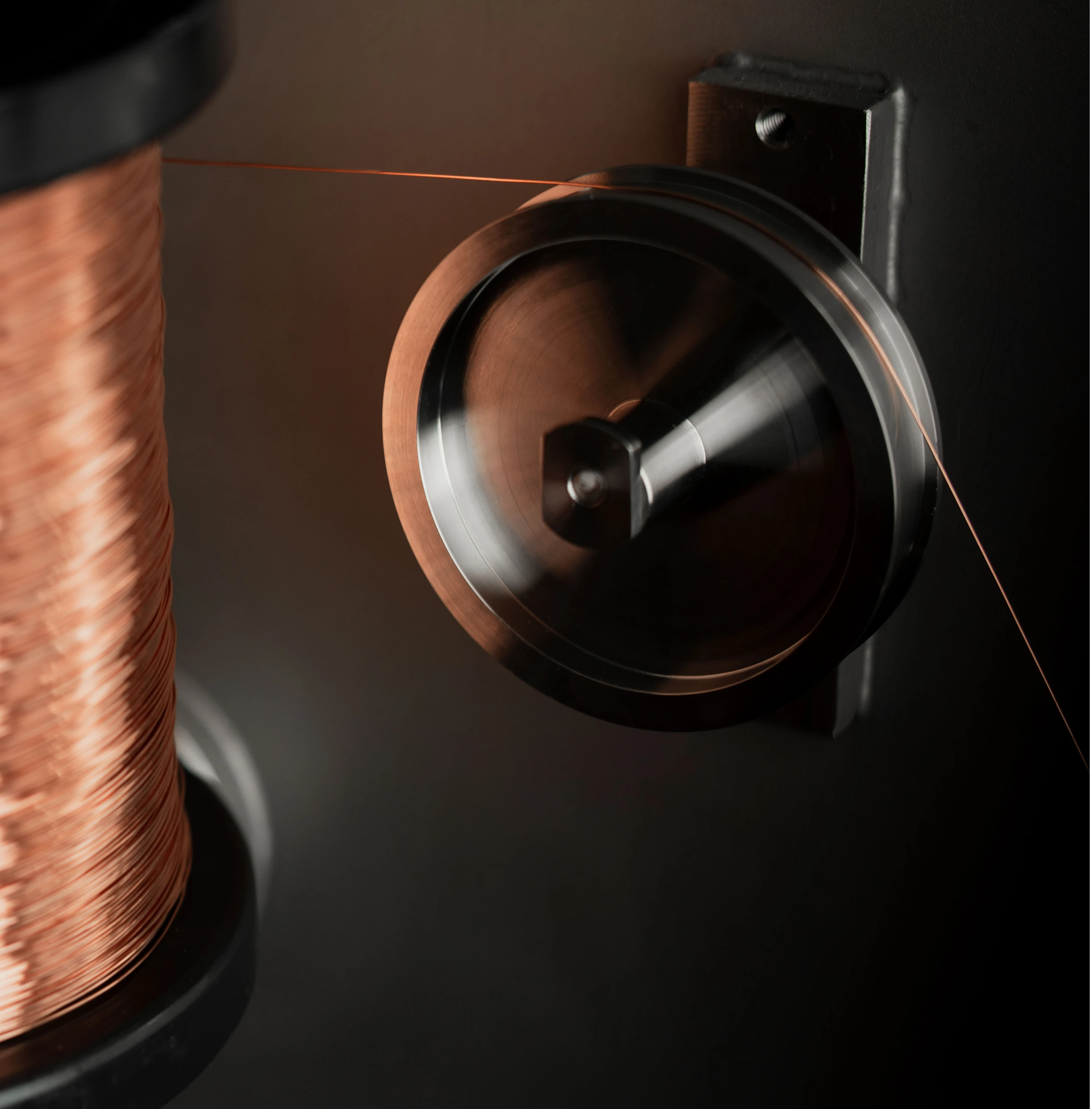 Subracable superconducting bundled wire wound on a coil.